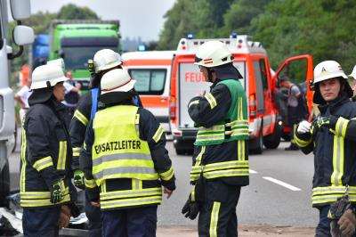  Iggingen: Schwerer Unfall auf B29 zwischen PKW und LKW